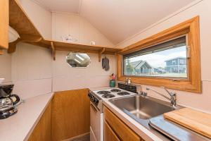 Cuina o zona de cuina de Juan de Fuca Waterfront Hotel & Cottages