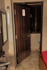 Foto Mumbais asuva majutusasutuse Cozy Furnished Apartment One Block From The Ocean galeriist