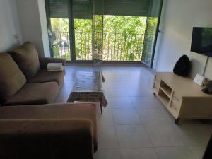 a living room with a couch and a coffee table at apartamento3 in Benicarló