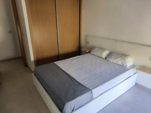 a bed with two pillows at apartamento3 in Benicarló