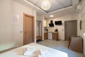 Postel nebo postele na pokoji v ubytování Raptis Apartments