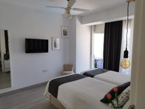 Posteľ alebo postele v izbe v ubytovaní M1 403 Frontal al Mar Vistas Terraza y Wifi + 37 fotografií