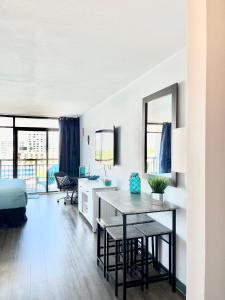 Voodi või voodid majutusasutuse Ocean View Queen Suite 10th floor Myrtle Beach toas