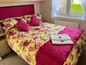 Voodi või voodid majutusasutuse Riverbank Lodge toas