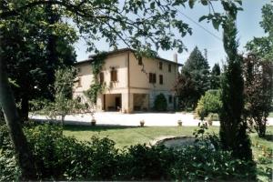 an old photo of a house with a yard at Rugiada Rooms in Rivotorto +22 photos