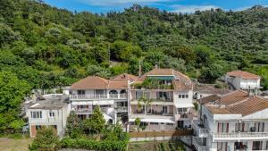 widok z góry na dom w obiekcie Thea-tro Apartments w mieście Limenas