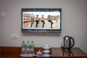 TV o dispositivi per l'intrattenimento presso Aryatara Kathmandu Hotel