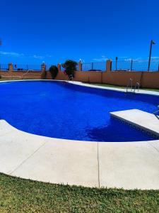 Bazén v ubytování Gran apartamento frente al mar mijas nebo v jeho okolí