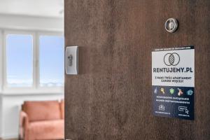 Certifikát, ocenenie alebo iný dokument vystavený v ubytovaní 21st Floor Centrum Studio - Balcony, City View, AC - by Rentujemy