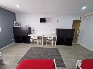 a living room with a white table and chairs at Casa Pirosa in Aveiro