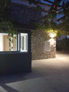 Το κτήριο όπου στεγάζεται  το διαμέρισμα