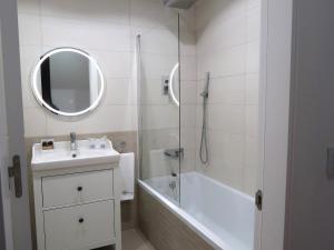 Ванная комната в Hotel Malaga Picasso