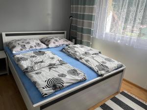 Szczawnica - Pokoje z widokiem na góry客房内的一张或多张床位