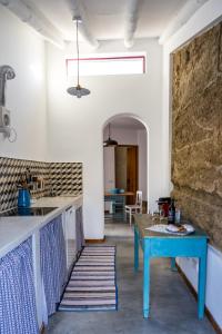 Η κουζίνα ή μικρή κουζίνα στο Casas Velhas - Beringelinho