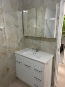 Ένα μπάνιο στο Mina's House