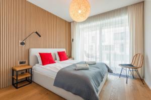 En eller flere senge i et værelse på Marina View - Yacht Park Premiere