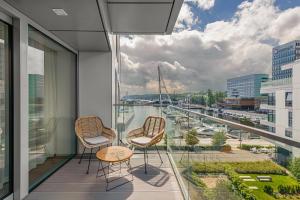 En balkon eller terrasse på Marina View - Yacht Park Premiere