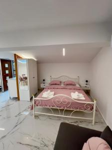 Ένα ή περισσότερα κρεβάτια σε δωμάτιο στο APP Krofek