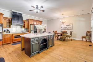 Gallery image of Beautiful River Front Estate in North Georgia! in Dahlonega +24 photos