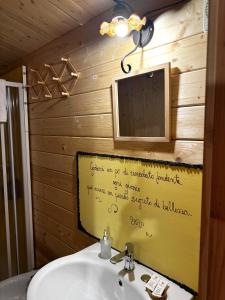 A bathroom at Choco B&B Még 21 kép