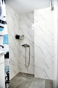 Koupelna v ubytování Kipseli NEW MoDeRN & CoZy 65TV Netflix + 29 fotografií