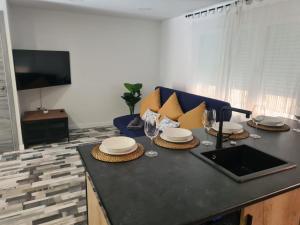 a kitchen with a table with wine glasses on it at Apartamento Soria Calaverón in Soria