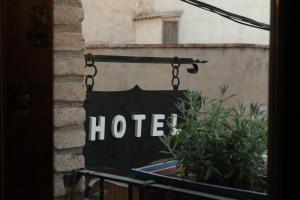 a sign that says hotel on the side of a building at Cal Blasi in Montblanc