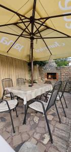 Patio alebo iná vonkajšia časť ubytovania Apartman Norma free parking