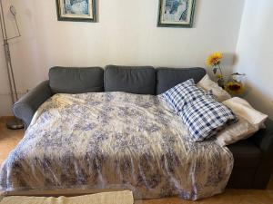 A bed or beds in a room at Family friendly patio and poolview