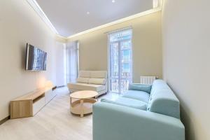 Телевизор и/или развлекательный центр в Abando Station Pintxos by Next Stop Bilbao