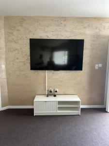 TV a/nebo společenská místnost v ubytování Complex Yavor