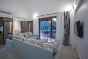 Μια τηλεόραση ή/και κέντρο ψυχαγωγίας στο Luxury Villa Elpis
