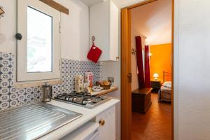 Kuchyň nebo kuchyňský kout v ubytování Villa Collina dei Pini