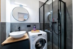 Ένα μπάνιο στο Belgrade Apartment Nook +38 φωτογραφίες