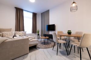Μια τηλεόραση ή/και κέντρο ψυχαγωγίας στο Belgrade Apartment Nook