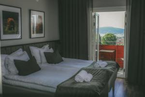 a bedroom with a bed with two towels on it at Siljansnäs Hotell in Siljansnäs