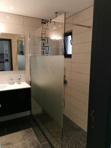 Ένα μπάνιο στο ADO HOUSE Albufeira