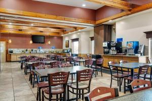 a restaurant with tables and chairs and a bar at Best Western Prescottonian in Prescott