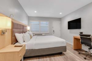TV a/nebo společenská místnost v ubytování Sather Berkeley - SureStay Collection by Best Western
