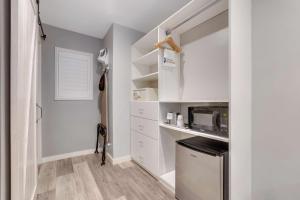 Kuchyň nebo kuchyňský kout v ubytování Sather Berkeley - SureStay Collection by Best Western