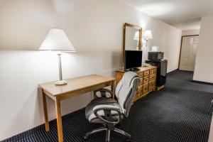 TV a/nebo společenská místnost v ubytování Quality Inn & Suites Goldendale