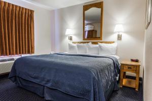 Postel nebo postele na pokoji v ubytování Quality Inn & Suites Goldendale