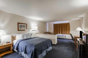 Postel nebo postele na pokoji v ubytování Quality Inn & Suites Goldendale
