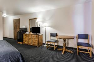 TV a/nebo společenská místnost v ubytování Quality Inn & Suites Goldendale