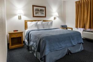 Postel nebo postele na pokoji v ubytování Quality Inn & Suites Goldendale