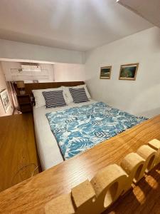 En eller flere senge i et værelse på Loft Menor Aconchegante com Ar-Condicionado