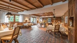 Restaurace v ubytování Strasserwirt - Ansitz zu Tirol