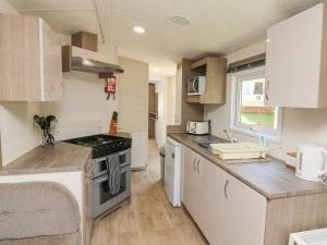 Η κουζίνα ή μικρή κουζίνα στο 23 Manleigh Park +21 φωτογραφίες