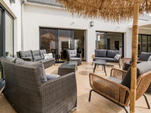 Χώρος καθιστικού στο Villa d'Exception avec Piscine, Spa et Salle de Cinéma à 50m de la Plage, Capacité 14 pers. - FR-1-306-1275
