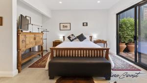 Hideaway Nook by Wine Coast Holiday Rentals客房内的一张或多张床位
